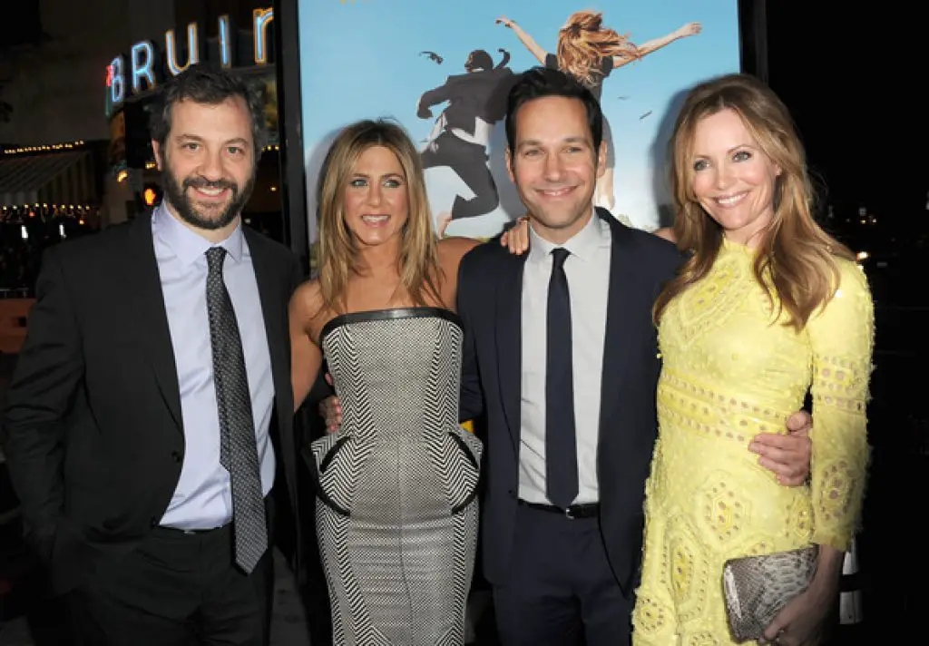Jennifer Aniston and Leslie mann pose with Judd Apatow and Paul Rudd