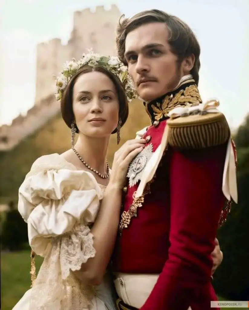 Victoria posing with her husband